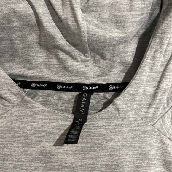 Bundle/Lot of 3 long sleeve men’s t-shirts size med - Spyder Gear and Gaiam gym - Picture 7 of 7